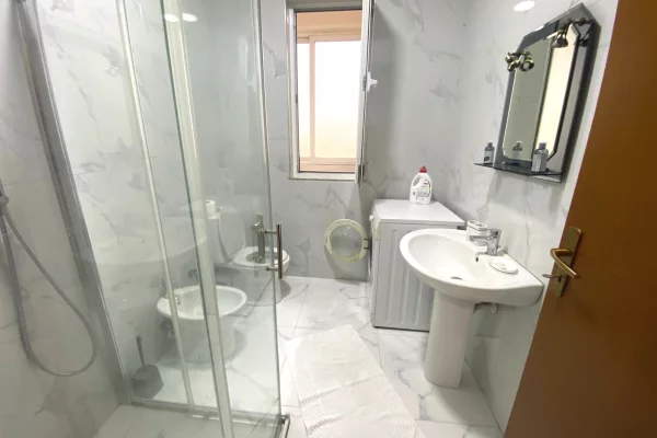 Shtepi me qera Apartament ne Tirane, 1+1, Mobilimi E mobiluar, Pagesa 55,000  Leke.