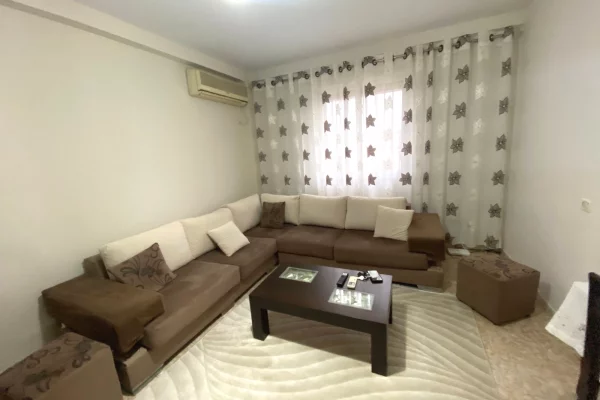 Shtepi me qera Apartament ne Tirane, 1+1, Mobilimi E mobiluar, Pagesa 55,000  Leke.