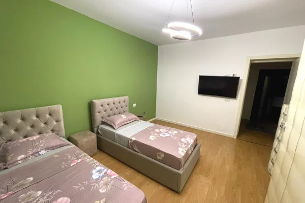 Shtepi me qera Apartament ne Tirane, 2+1, Mobilimi E mobiluar, Pagesa 1,000  Euro.