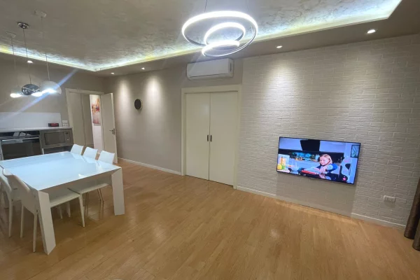 Shtepi me qera Apartament ne Tirane, 2+1, Mobilimi E mobiluar, Pagesa 1,000  Euro.