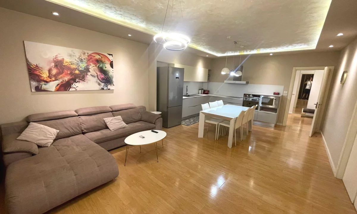 Shtepi me qera Apartament ne Tirane, 2+1, Mobilimi E mobiluar, Pagesa 1,000  Euro.
