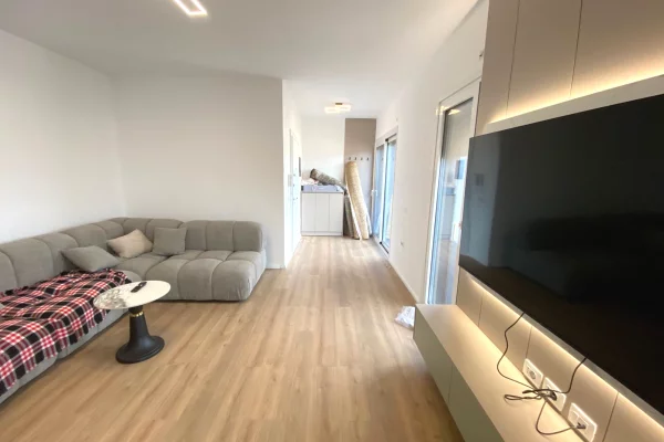 Shtepi me qera Apartament ne Tirane, 2+1, Mobilimi E mobiluar, Pagesa 1,300  Euro.