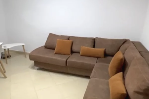 Jepet me qira 2+1+1 Xhamlliku 550 mije