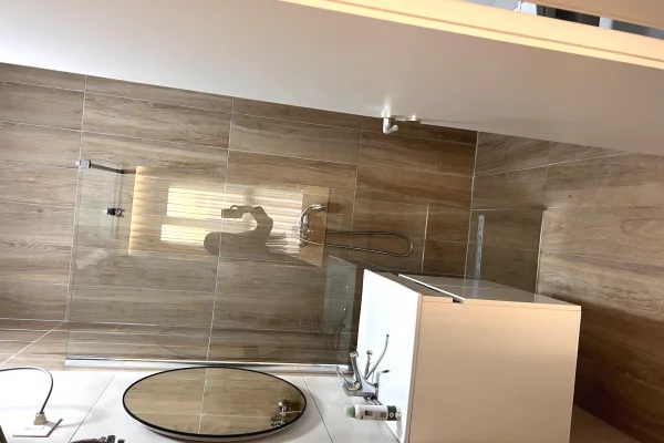 Shtepi me qera Apartament ne Tirane, 2+1, Mobilimi E mobiluar, Pagesa 90,000  Leke.