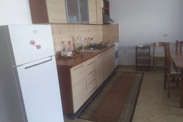 Shtepi me qera Apartament ne Tirane, 1+1, Mobilimi E mobiluar, Pagesa 50,000  Leke.
