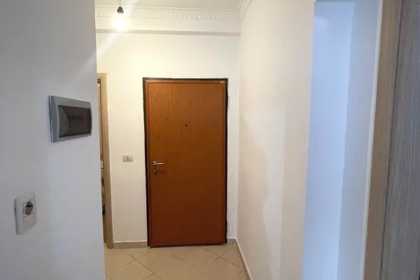 Shtepi me qera Apartament ne Tirane, 2+1, Mobilimi E mobiluar, Pagesa 50,000  Leke.