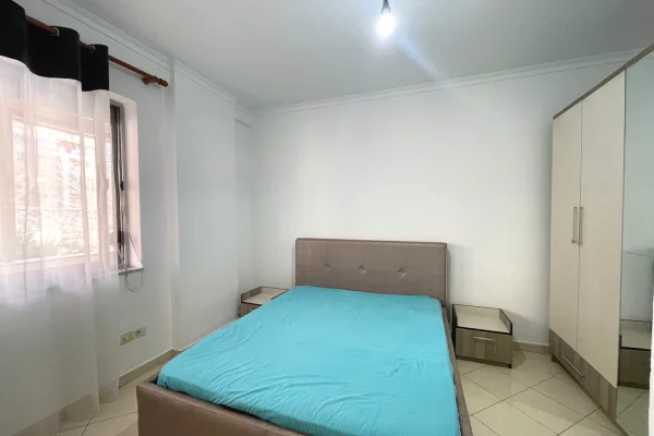 Shtepi me qera Apartament ne Tirane, 2+1, Mobilimi E mobiluar, Pagesa 50,000  Leke.