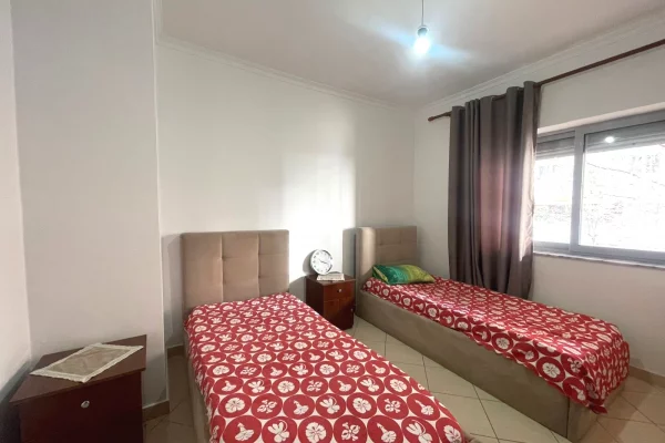 Shtepi me qera Apartament ne Tirane, 2+1, Mobilimi E mobiluar, Pagesa 50,000  Leke.