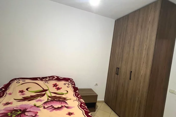 Shtepi me qera Apartament ne Tirane, 2+1, Mobilimi E mobiluar, Pagesa 40,000  Leke.
