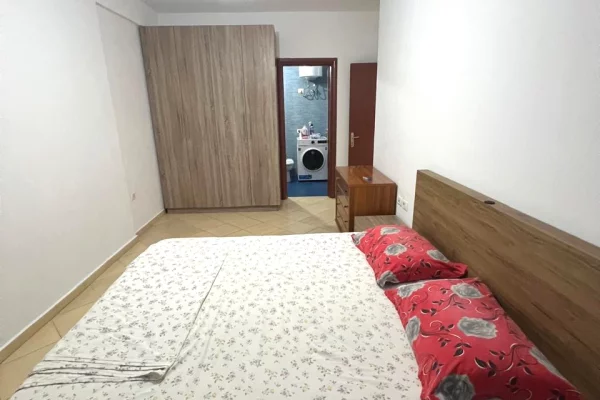 Shtepi me qera Apartament ne Tirane, 2+1, Mobilimi E mobiluar, Pagesa 40,000  Leke.