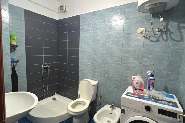 Shtepi me qera Apartament ne Tirane, 2+1, Mobilimi E mobiluar, Pagesa 40,000  Leke.