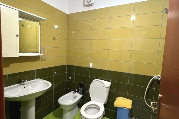 Shtepi me qera Apartament ne Tirane, 2+1, Mobilimi E mobiluar, Pagesa 40,000  Leke.