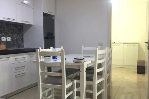 Shtepi me qera Apartament ne Tirane, 1+1, Mobilimi E mobiluar, Pagesa 50,000  Leke.