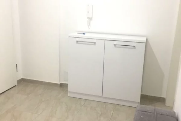 Shtepi me qera Apartament ne Tirane, 1+1, Mobilimi E mobiluar, Pagesa 50,000  Leke.