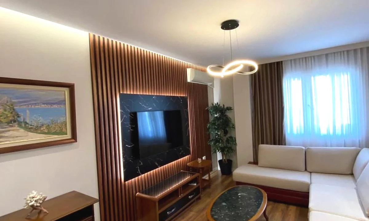 Shtepi me qera Apartament ne Tirane, 2+1, Mobilimi E mobiluar, Pagesa 880  Euro.