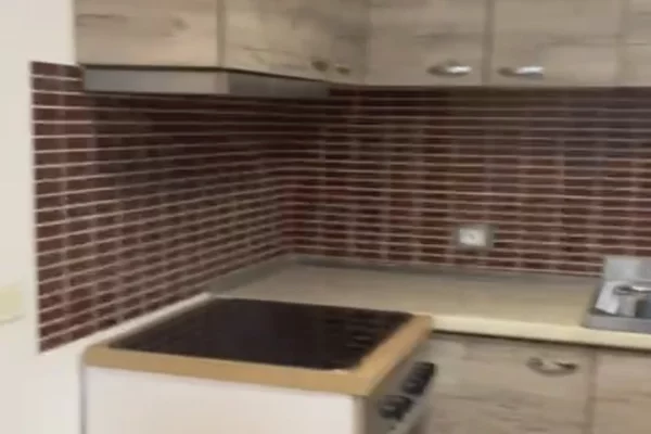 Shtepi me qera Shtepi Private ne Tirane, 1+1, Mobilimi E mobiluar, Pagesa 35,000  Leke.