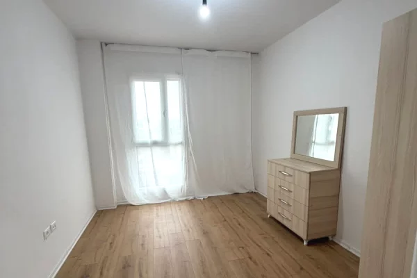 Shtepi me qera Apartament ne Tirane, 2+1, Mobilimi E mobiluar, Pagesa 60,000  Leke.