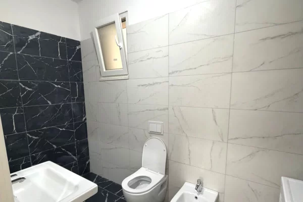 Shtepi me qera Apartament ne Tirane, 2+1, Mobilimi E mobiluar, Pagesa 60,000  Leke.