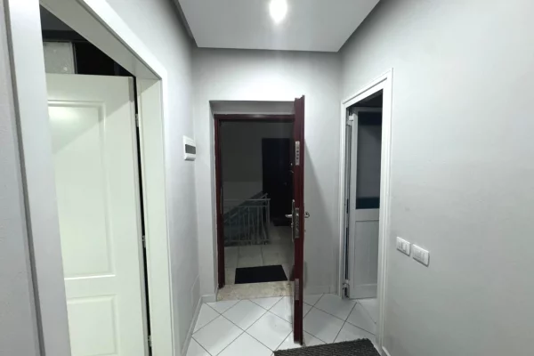 Shtepi me qera Apartament ne Tirane, 1+1, Mobilimi E mobiluar, Pagesa 450  Euro.