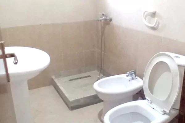 Shtepi me qera Apartament ne Tirane, 2+1, Mobilimi Bosh, pa mobiluar, Pagesa 45,000  Leke.