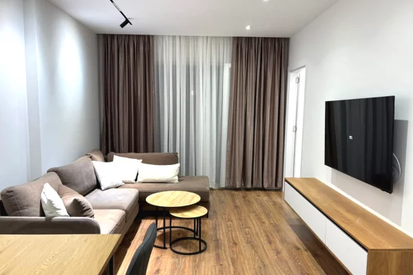 Shtepi me qera 1+1 ne Tirane - 60,000 Leke