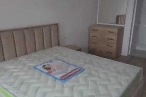 Shtepi me qera Apartament ne Tirane, 2+1, Mobilimi E mobiluar, Pagesa 60,000  Leke.