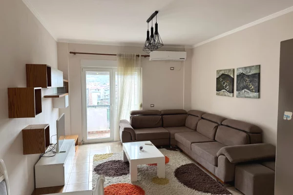 Shtepi me qera Apartament ne Tirane, 2+1, Mobilimi E mobiluar, Pagesa 50,000  Leke.
