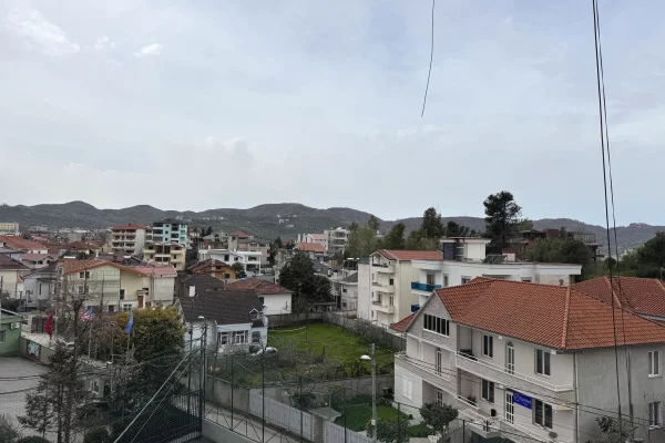 Shtepi me qera Apartament ne Tirane, 2+1, Mobilimi E mobiluar, Pagesa 50,000  Leke.