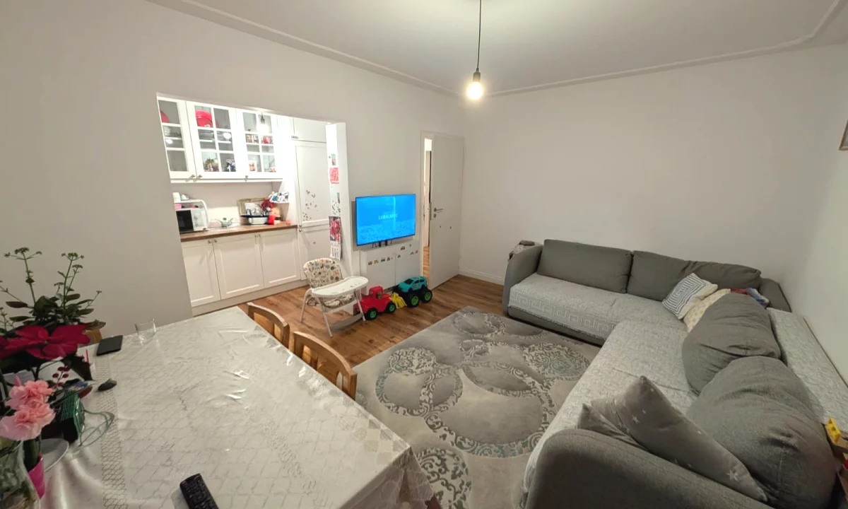 Shtepi ne shitje Apartament ne Tirane, 2+1, Mobilimi E mobiluar, Pagesa 16,500,000  Leke.