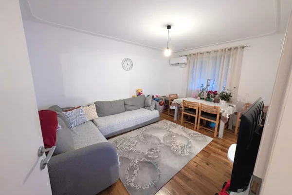 Shtepi ne shitje Apartament ne Tirane, 2+1, Mobilimi E mobiluar, Pagesa 16,500,000  Leke.