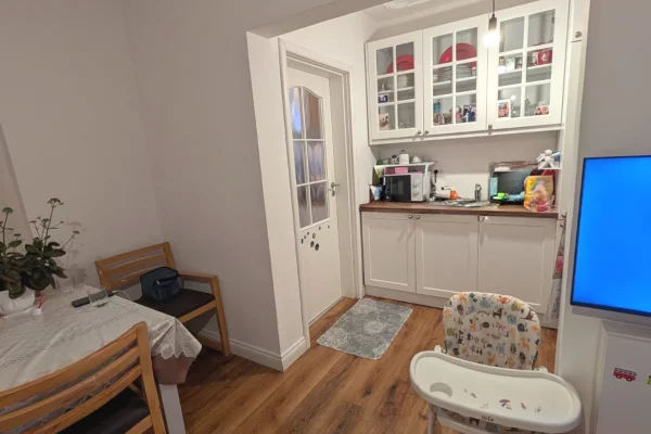 Shtepi ne shitje Apartament ne Tirane, 2+1, Mobilimi E mobiluar, Pagesa 16,500,000  Leke.