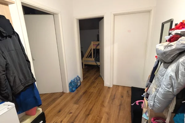 Shtepi ne shitje Apartament ne Tirane, 2+1, Mobilimi E mobiluar, Pagesa 16,500,000  Leke.