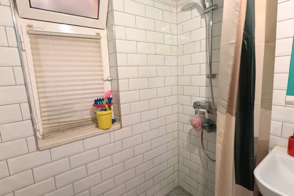 Shtepi ne shitje Apartament ne Tirane, 2+1, Mobilimi E mobiluar, Pagesa 16,500,000  Leke.