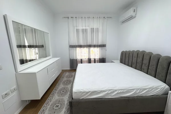 Shtepi me qera Apartament ne Tirane, 1+1, Mobilimi E mobiluar, Pagesa 400  Euro.