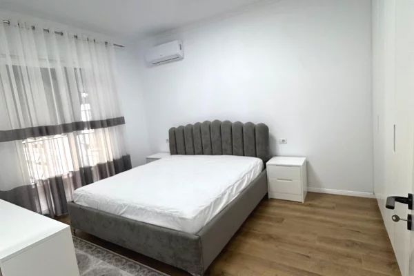 Shtepi me qera Apartament ne Tirane, 1+1, Mobilimi E mobiluar, Pagesa 400  Euro.
