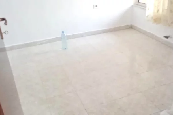 Shtepi me qera Apartament ne Tirane, 1+1, Mobilimi Bosh, pa mobiluar, Pagesa 40,000  Leke.