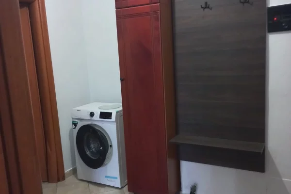 Shtepi me qera Apartament ne Tirane, 1+1, Mobilimi E mobiluar, Pagesa 500  Euro.