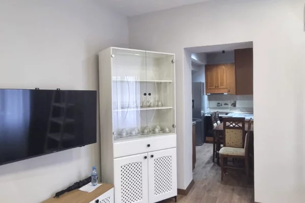 Shtepi me qera Apartament ne Tirane, 2+1, Mobilimi E mobiluar, Pagesa 650  Euro.