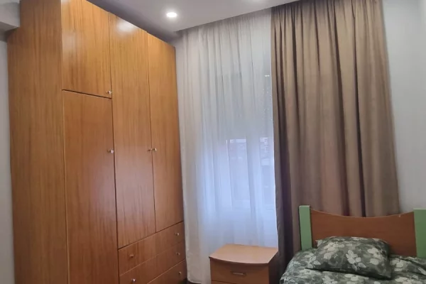 Shtepi me qera Apartament ne Tirane, 2+1, Mobilimi E mobiluar, Pagesa 650  Euro.