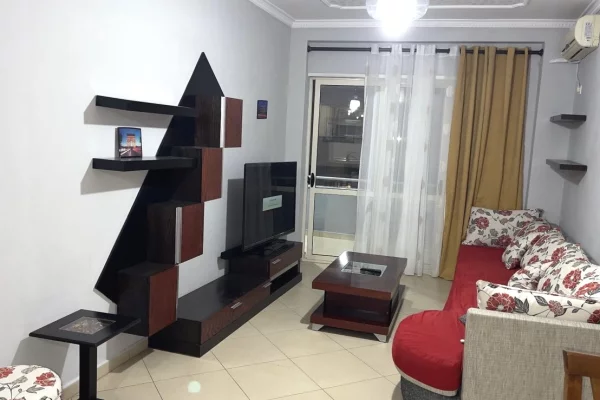 Shtepi me qera 2+1 ne Tirane - 47,000 Leke