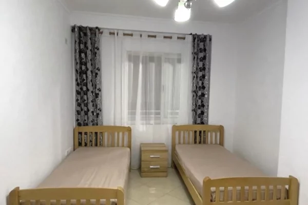 Shtepi me qera Apartament ne Tirane, 2+1, Mobilimi E mobiluar, Pagesa 47,000  Leke.