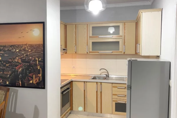 Shtepi me qera Apartament ne Tirane, 2+1, Mobilimi E mobiluar, Pagesa 47,000  Leke.