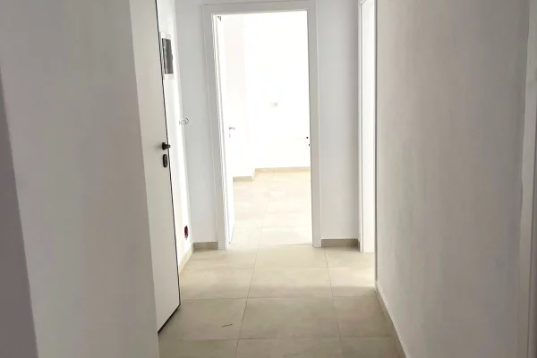 Shtepi ne shitje Apartament ne Tirane, 2+1, Mobilimi Bosh, pa mobiluar, Pagesa 110,000  Euro.
