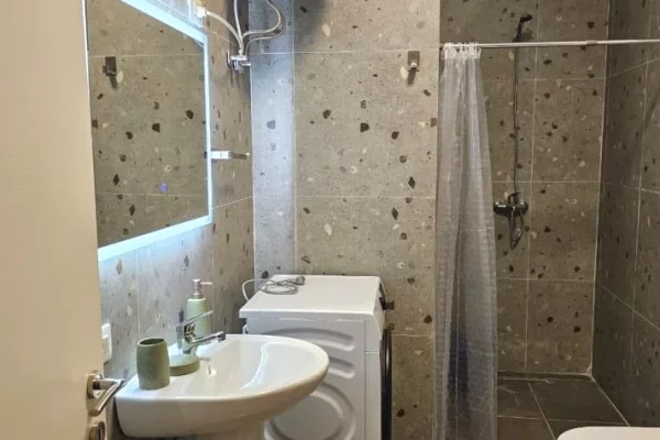 Shtepi me qera Apartament ne Tirane, 2+1, Mobilimi E mobiluar, Pagesa 60,000  Leke.