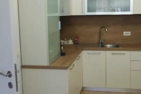 Shtepi me qera Apartament ne Tirane, 2+1, Mobilimi E mobiluar, Pagesa 65,000  Leke.