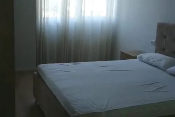 Shtepi me qera Apartament ne Tirane, 2+1, Mobilimi E mobiluar, Pagesa 65,000  Leke.