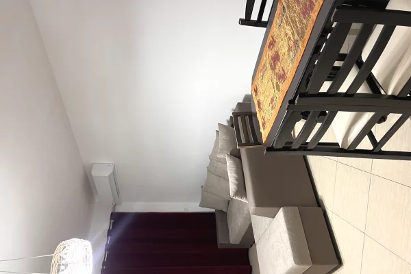 Shtepi me qera Apartament ne Tirane, 2+1, Mobilimi E mobiluar, Pagesa 60,000  Leke.