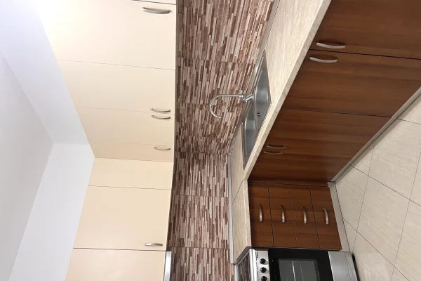 Shtepi me qera Apartament ne Tirane, 2+1, Mobilimi E mobiluar, Pagesa 60,000  Leke.