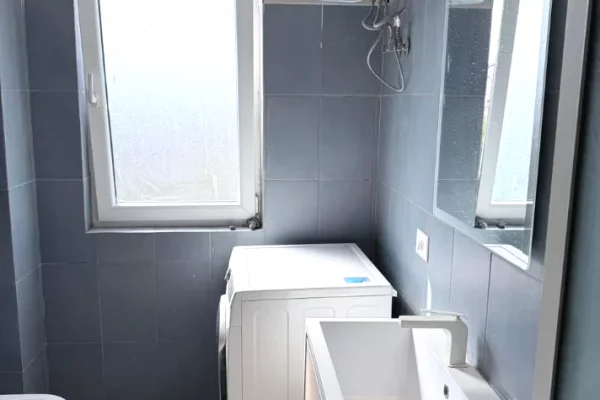 Shtepi me qera Shtepi Private ne Tirane, 1+1, Mobilimi E mobiluar, Pagesa 470  Euro.