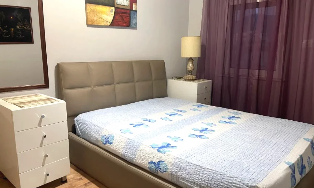 Shtepi me qera Apartament ne Tirane, 2+1, Mobilimi E mobiluar, Pagesa 65,000  Leke.